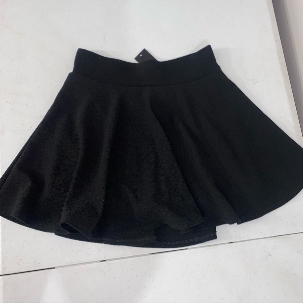 Women’s DJT Skater Flared Skirt Black Elastic Waist Shorts Lining Size Small NWT